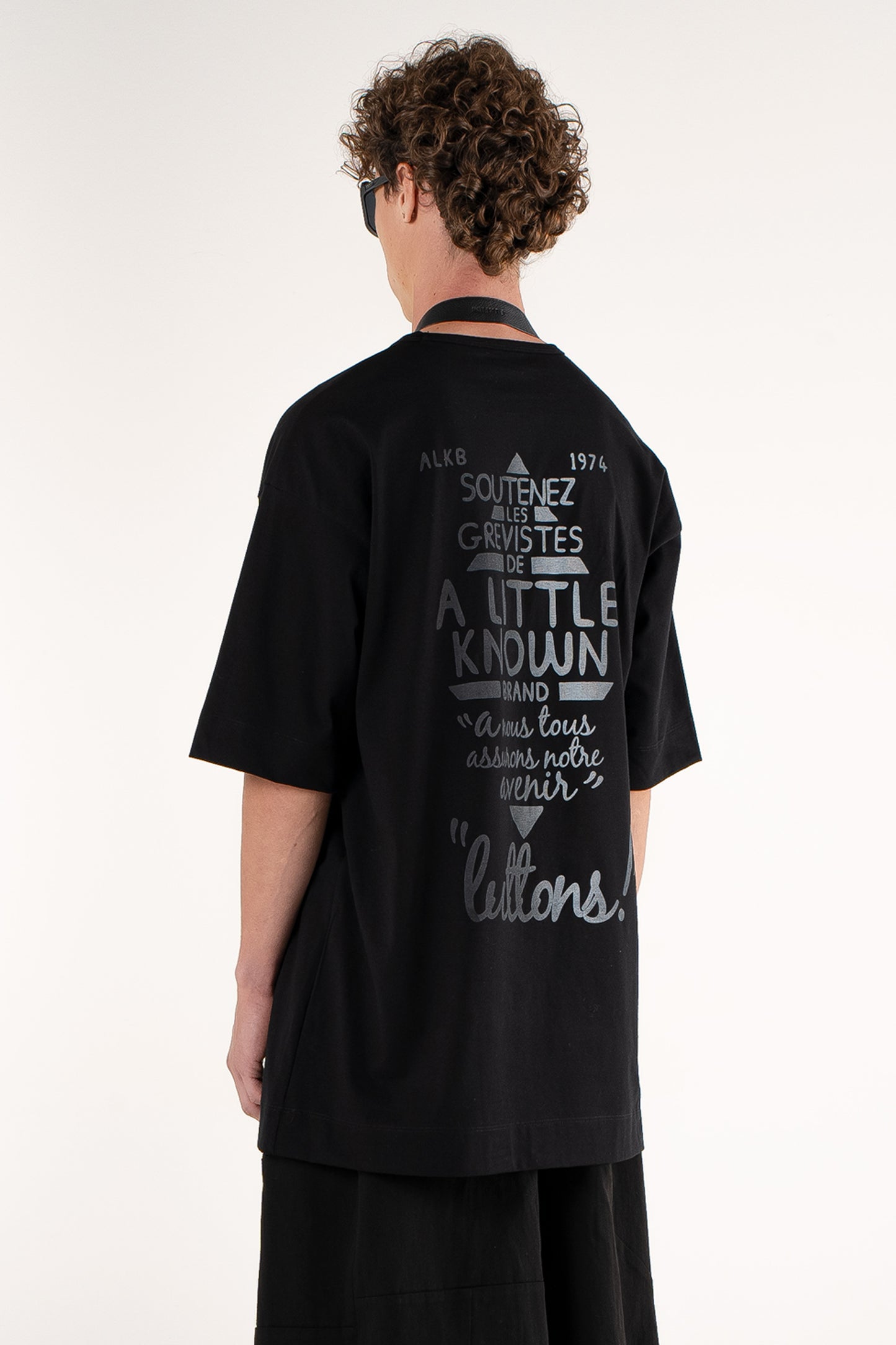 Oversized Handprinted T-shirt – Black "Luttons"